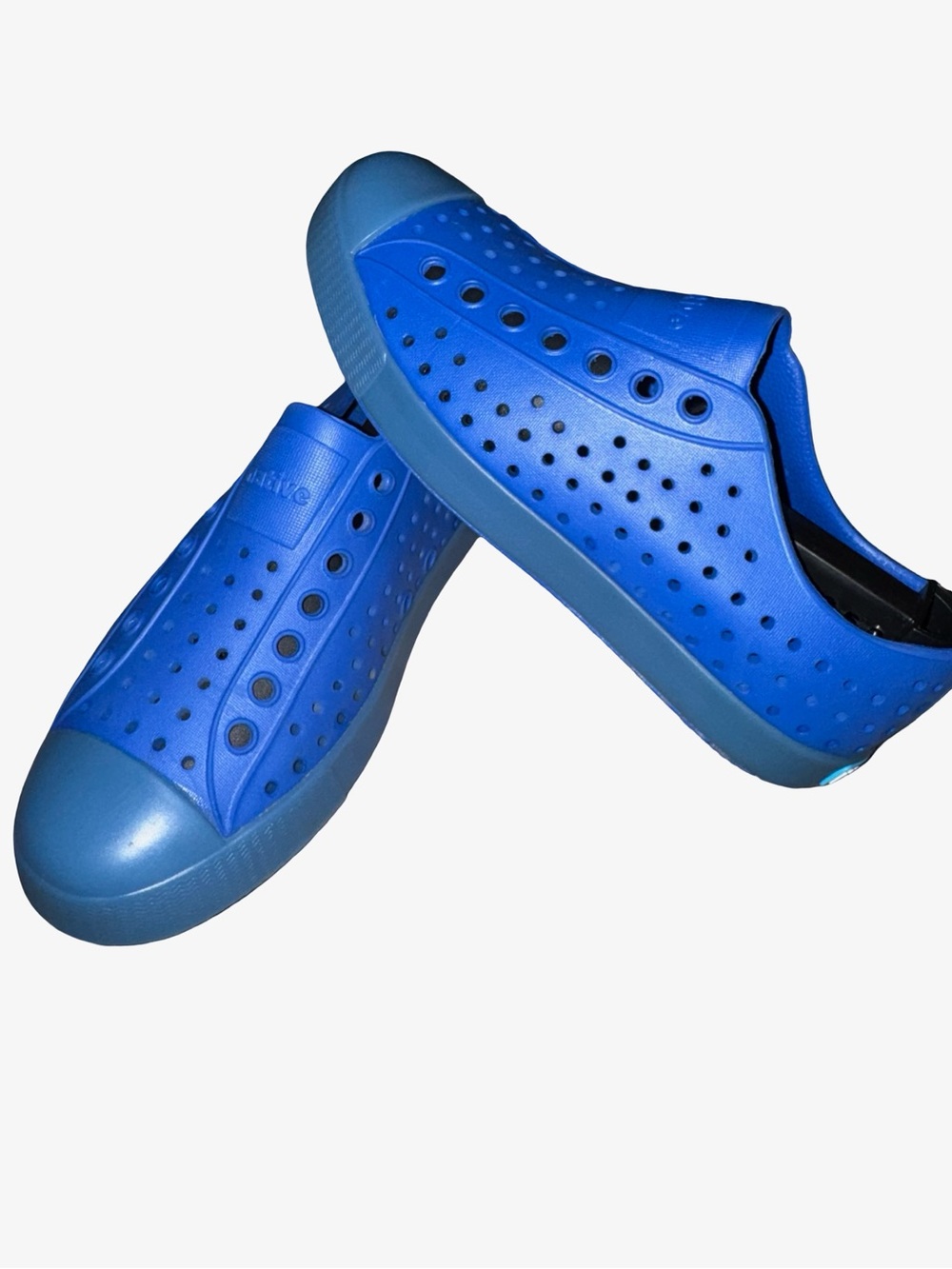 Native women’s size 7 Blue Slip-on water shoes